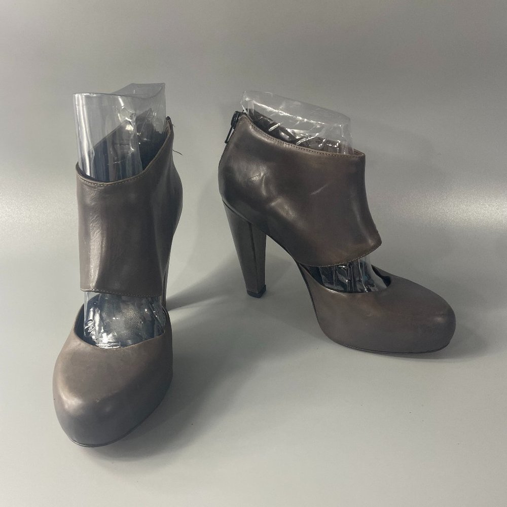 LOEFFLER RANDALL Leather D'Prsay Pumps, Size 6.5 B
